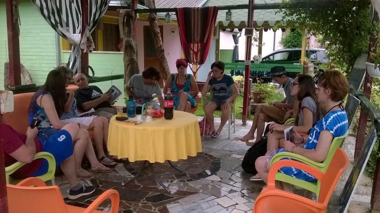 VelipojëKolonia E Artistave公寓 外观 照片