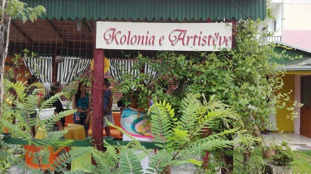 VelipojëKolonia E Artistave公寓 外观 照片